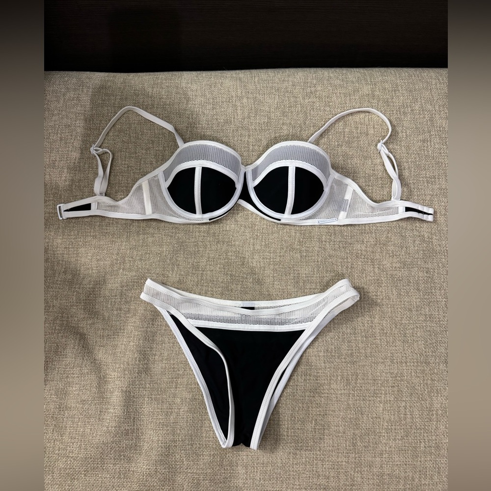 (NWT) Kendall & Kylie Bikini Set